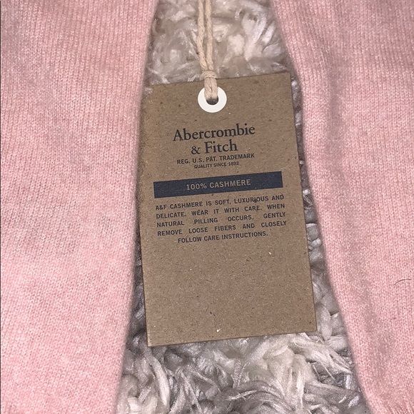 Baby pink Abercrombie and Fitch cashmere sweater - Picture 3 of 5